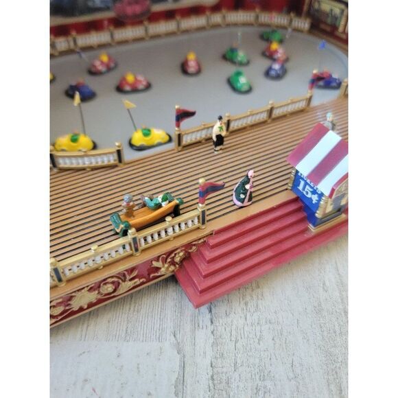 Mr Christmas Gold Label World Fair bump and go 2005 animated Musical - Picture 13 of 16